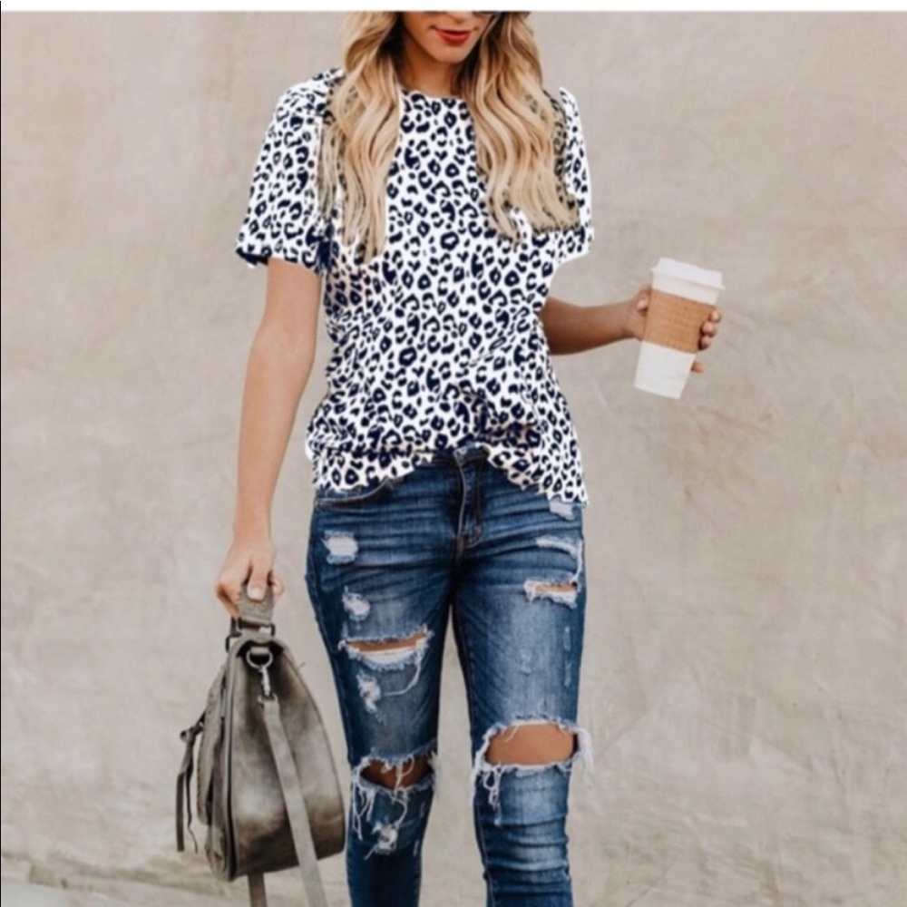 NWT Chelsea & Theodore Womens Woven Top-Color-Snow Leopard-Size Medium.